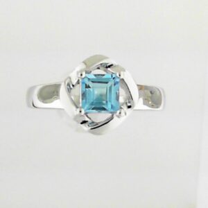 Sterling Silver Blue Topaz .67ct Ring - 001-200-01963