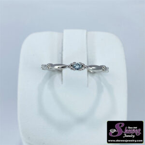Elegant 10K White Gold Aquamarine Emerald Cut Ring