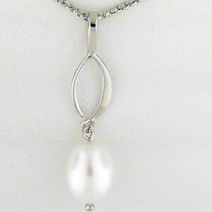 Elegant Sterling Silver Freshwater Pearl Pendant on 18 Box Chain